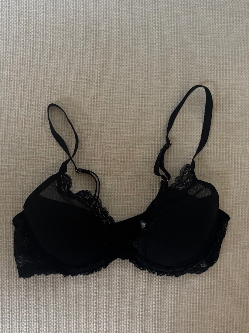 EUC Natori Feathers Plunge T shirt Bra Black 34A lace smooth sexy - Picture 4 of 9
